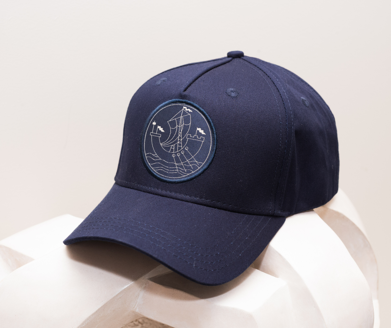 Lutetia cap