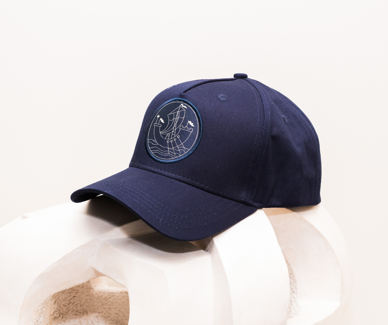Lutetia cap